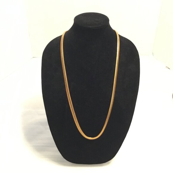 Joan Rivers Jewelry - Vintage Joan Rivers gold tone fashion necklace